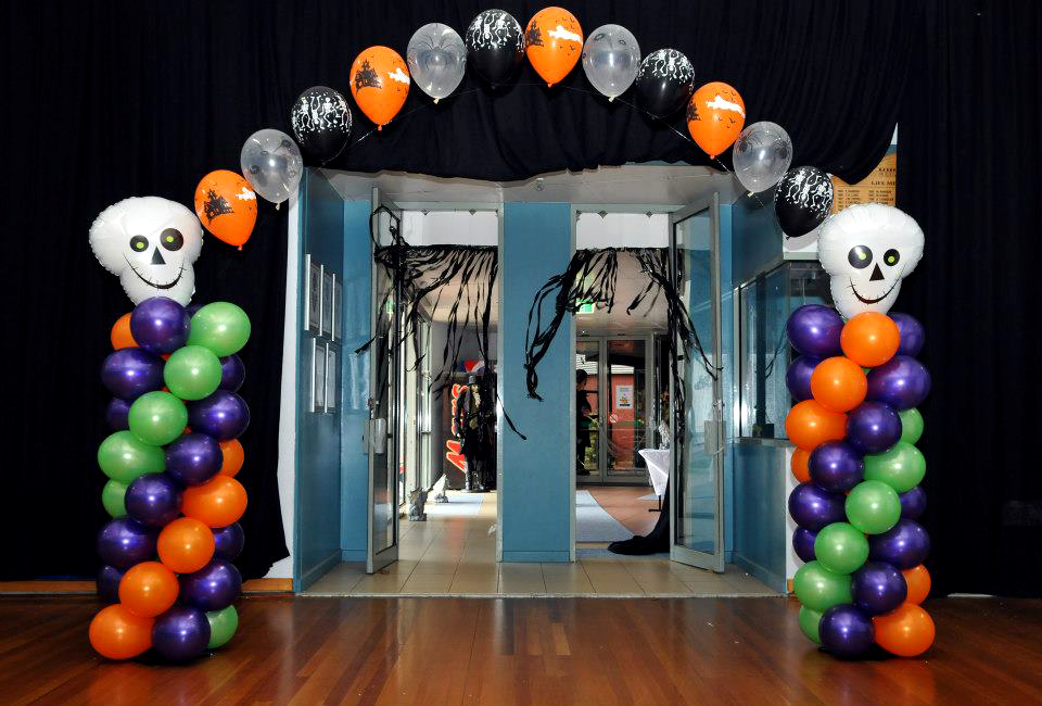 String of Pearls Balloon Arch - Party Werks Geelong